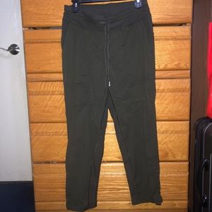 Lululemon Dance Studio Crop